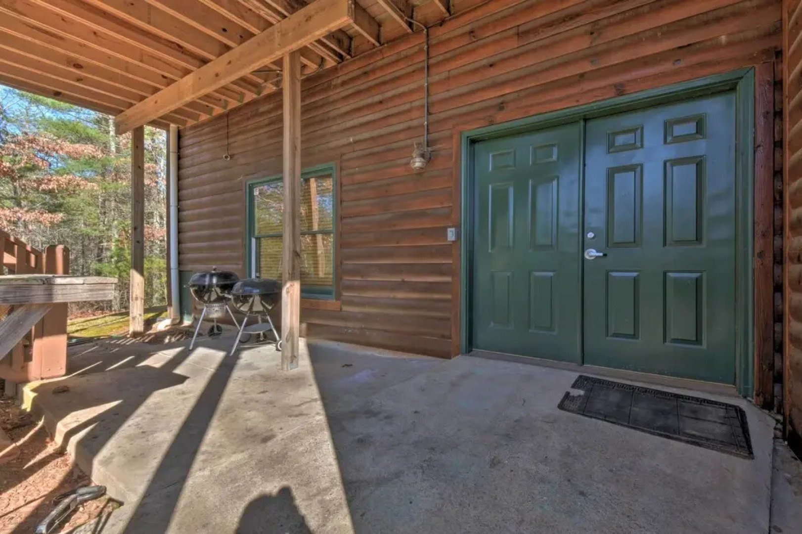 Rustic Cabin w/ Hot Tub: 2 Mi to Unicoi State Park