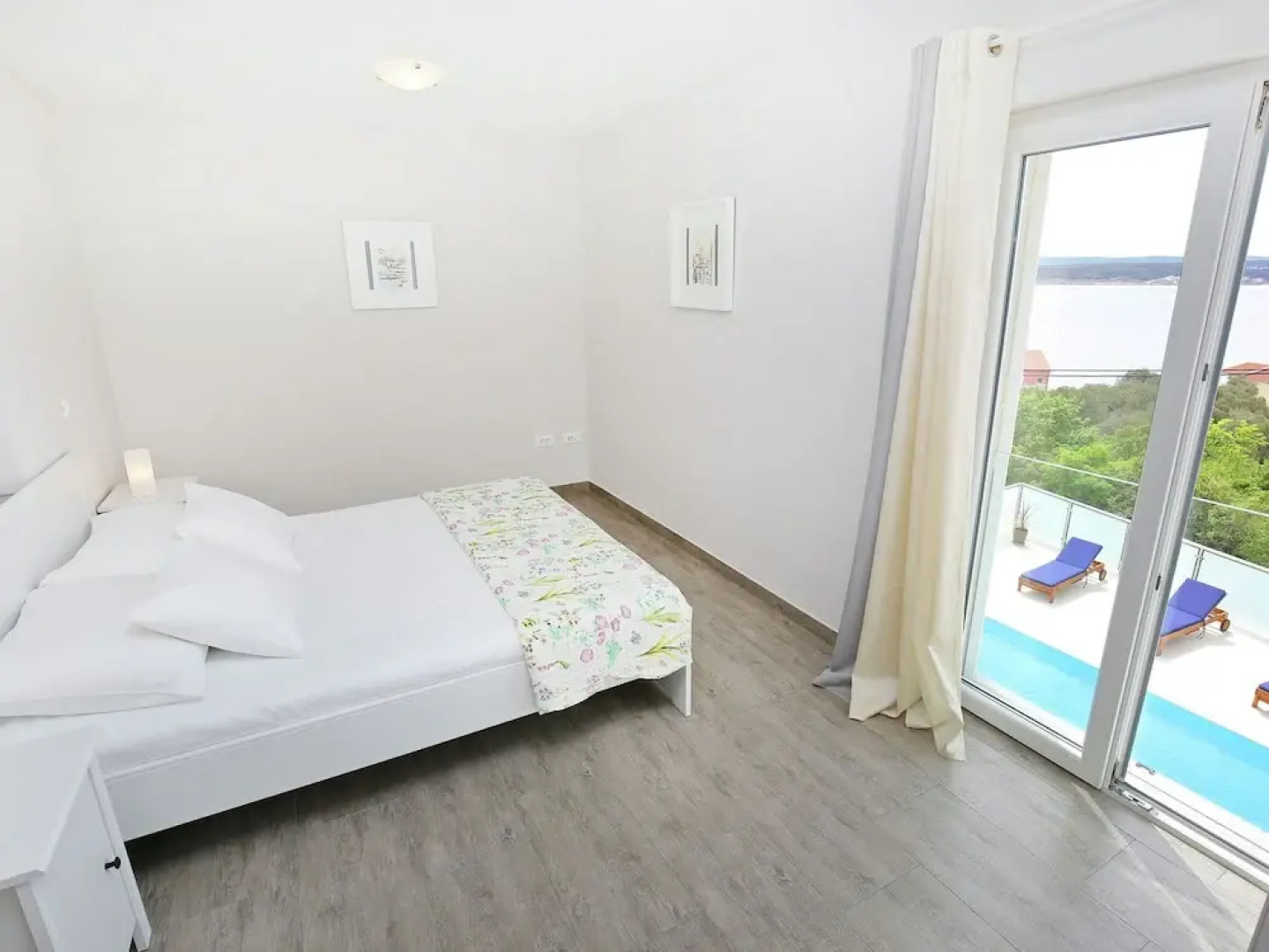 Inviting Holiday Home in Jasenice - Maslenica With Garden