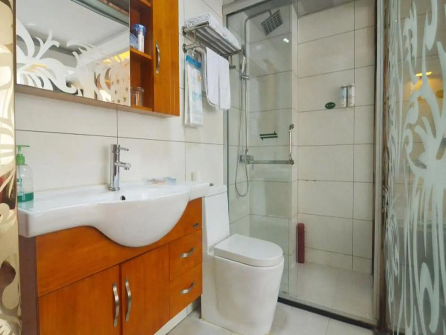 Yiwu Yuejia Business Hotel