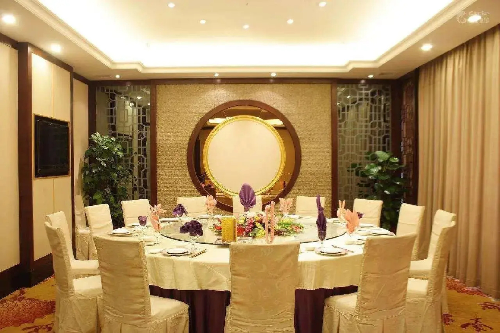 Fangzhong Holiday Hotel
