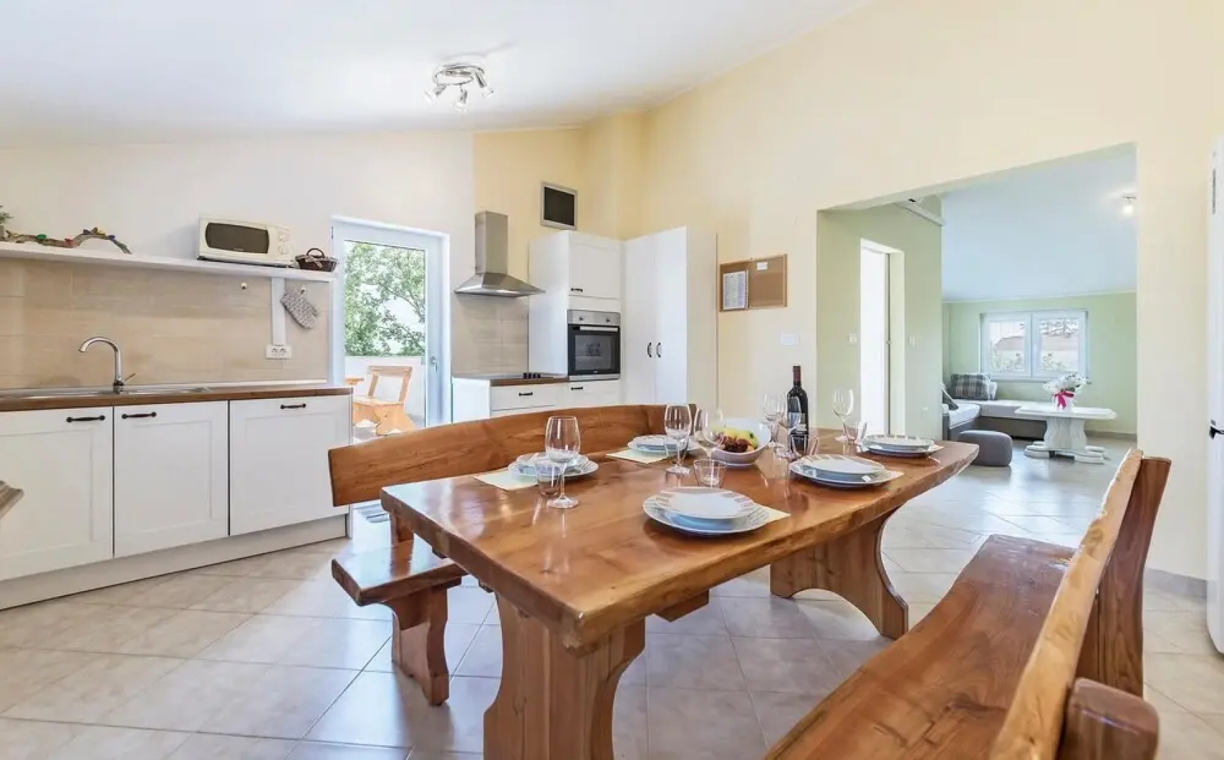 Stunning Apartment in Muntic With 3 Bedrooms and Wifi