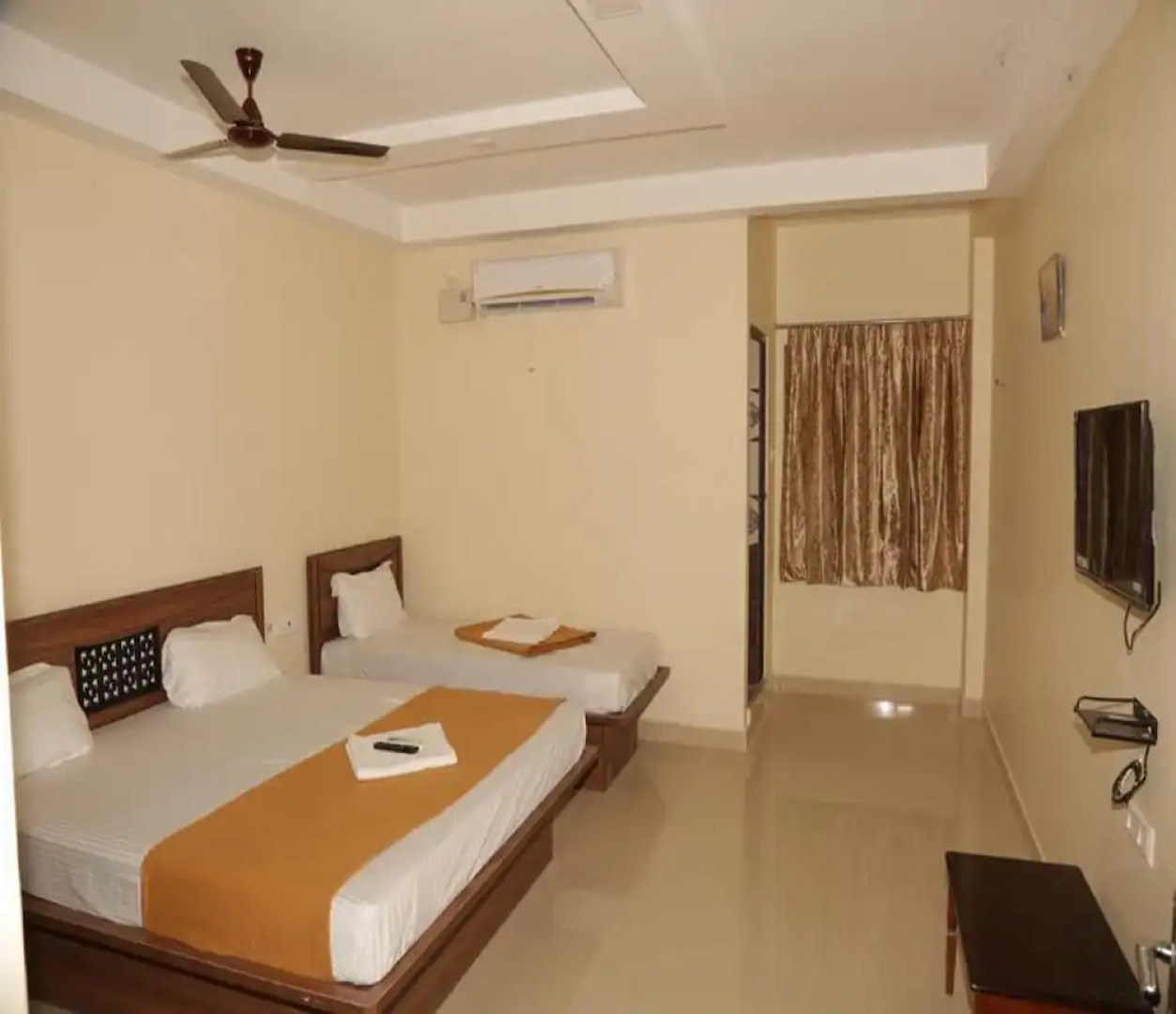 Hotel Santhosh Inn