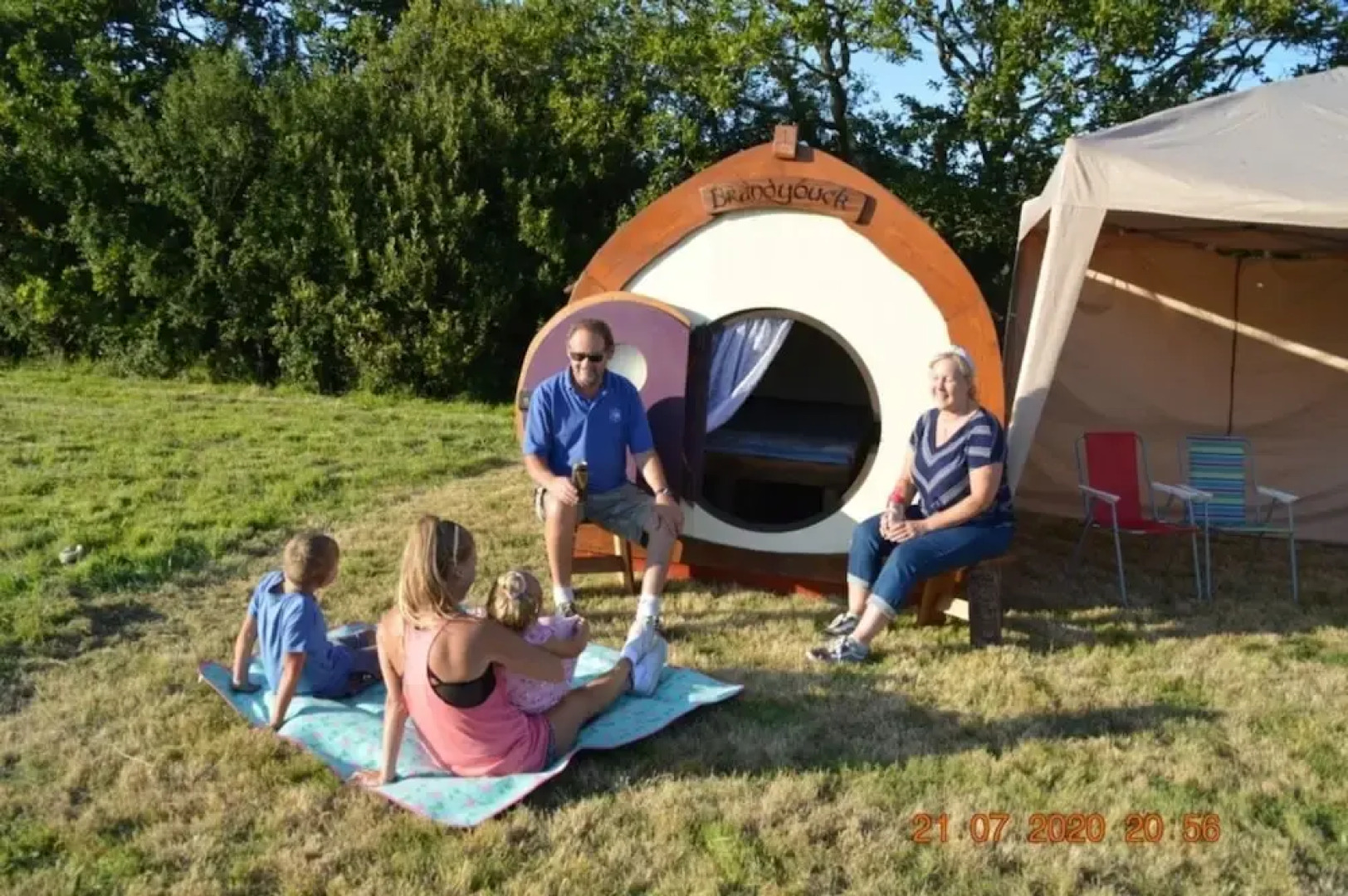 Secluded Meadow, Unique Shire Hut, Perfect Camping