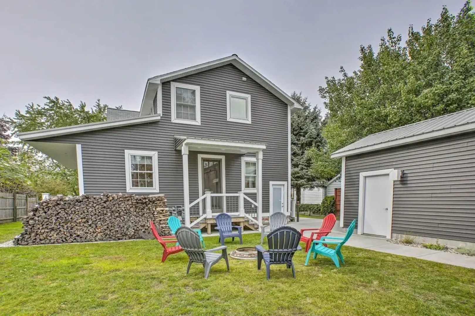 < 1 Mi to Dtwn Ludington: Bright Lower-level Unit