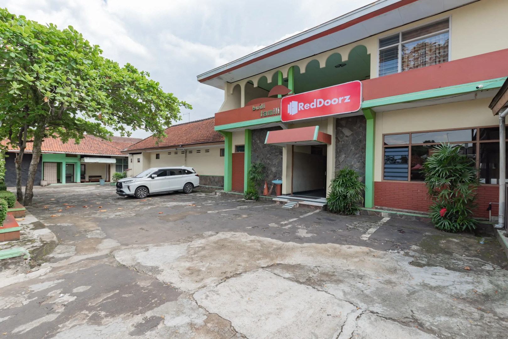 RedDoorz Syariah @ Hotel Budi Family