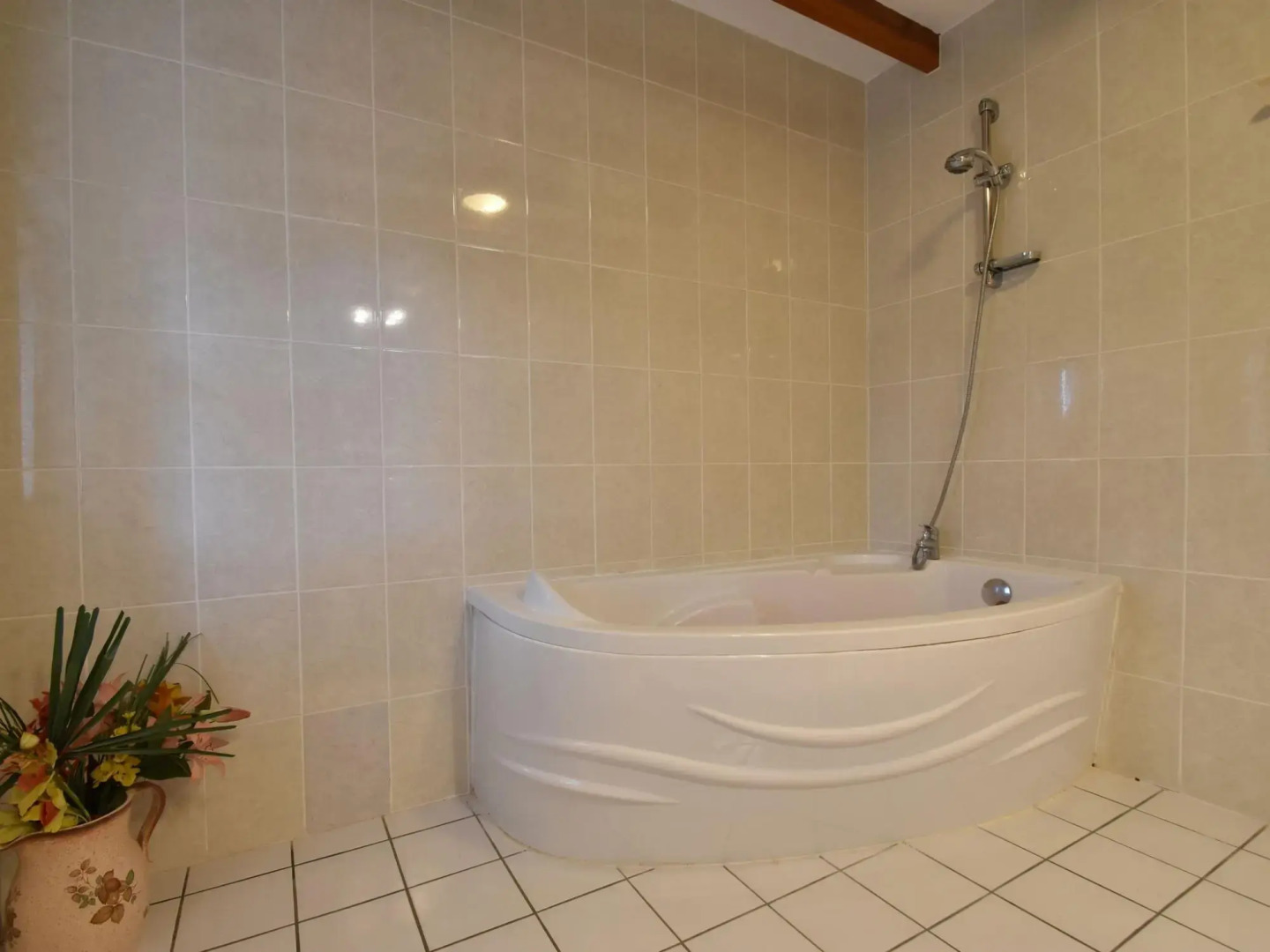 Holiday Home Right on the River Bank With Private Swimming Pool in Saint-julien-de-lampon