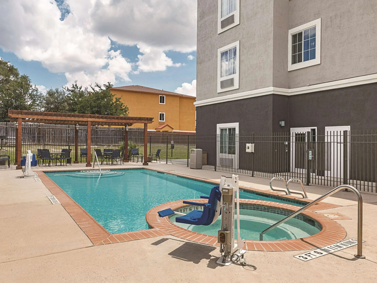La Quinta Inn & Suites by Wyndham San Antonio Northwest