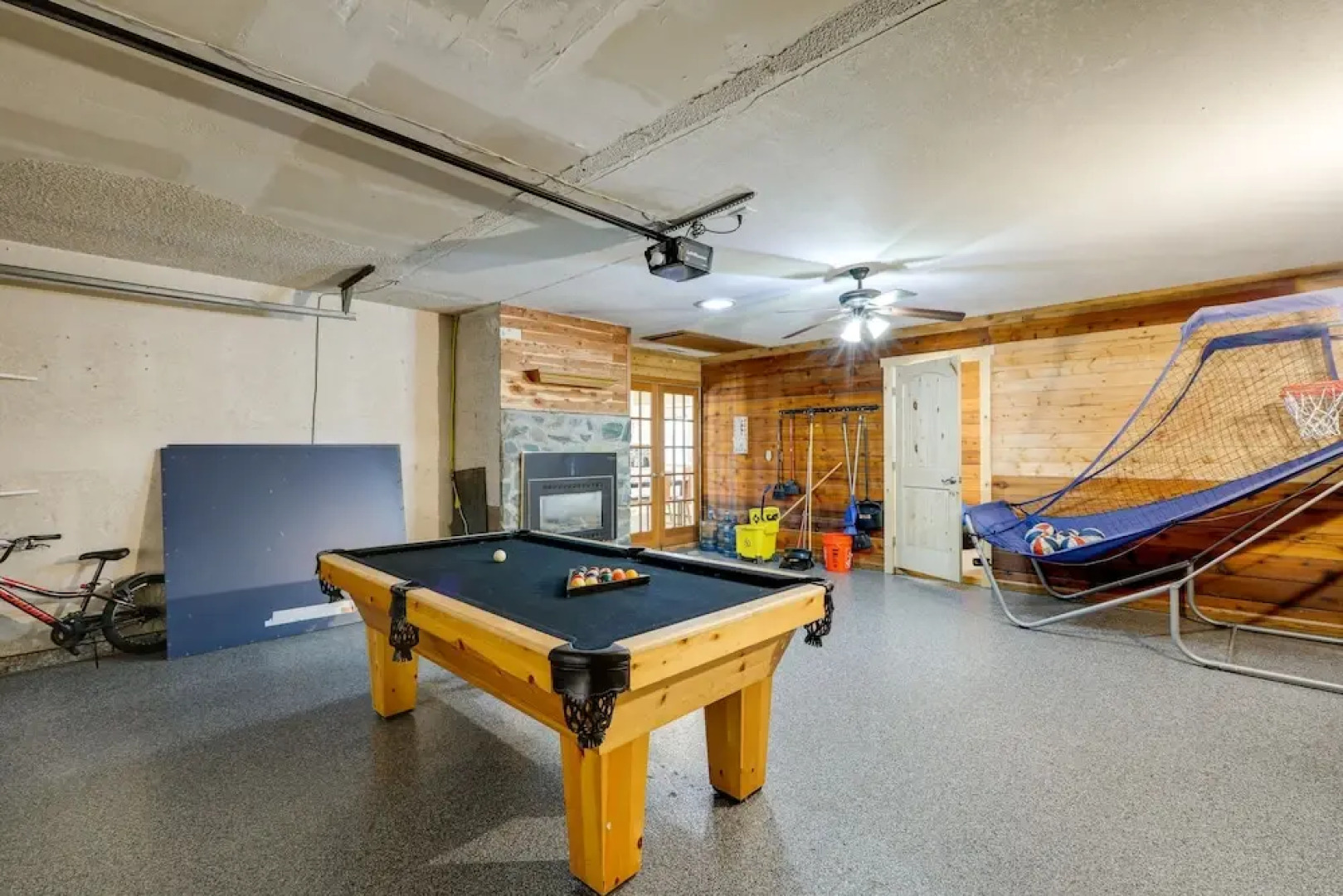 Flagstaff Home w/ Hot Tub, 4 Mi to Walnut Canyon!