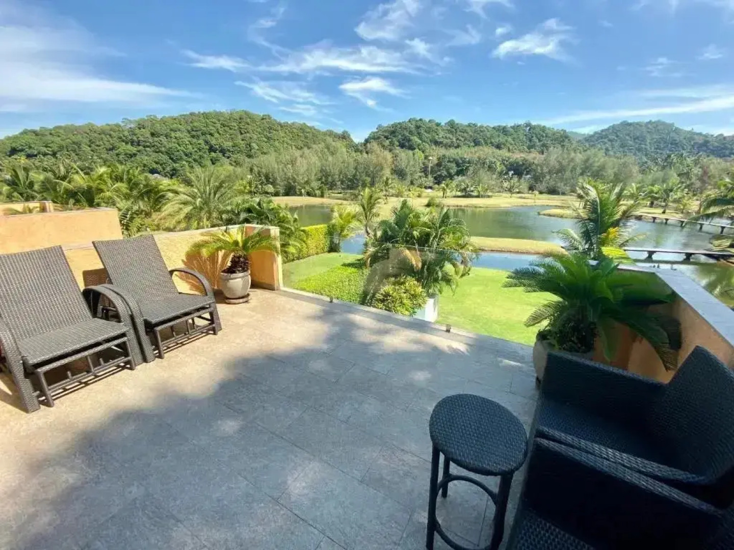 Boat House by Siam Royal Collection (Cbs Travel Asia)