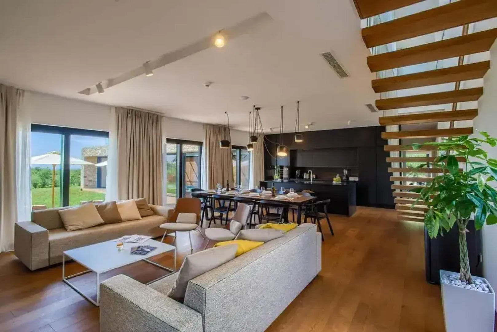 Villa Yellow Tree CFH