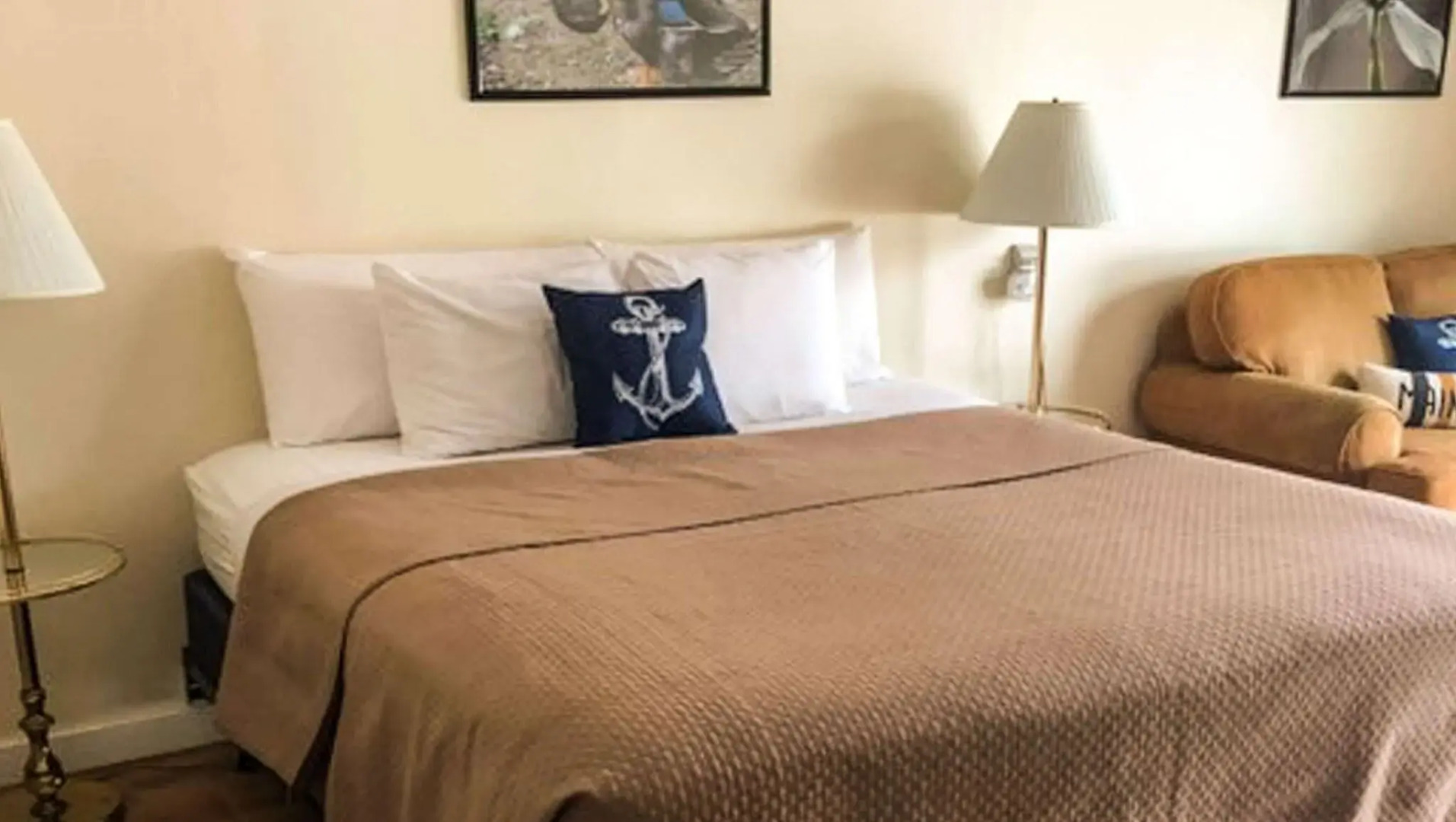 Colonial Inn Ellsworth