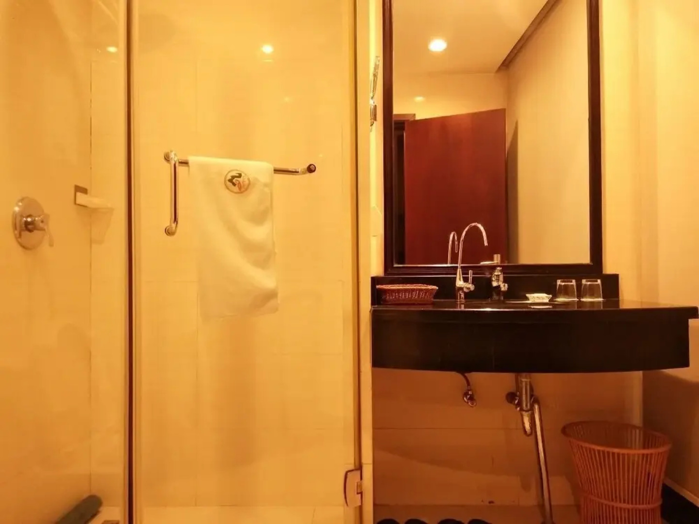 Jiuhuashan Center Hotel