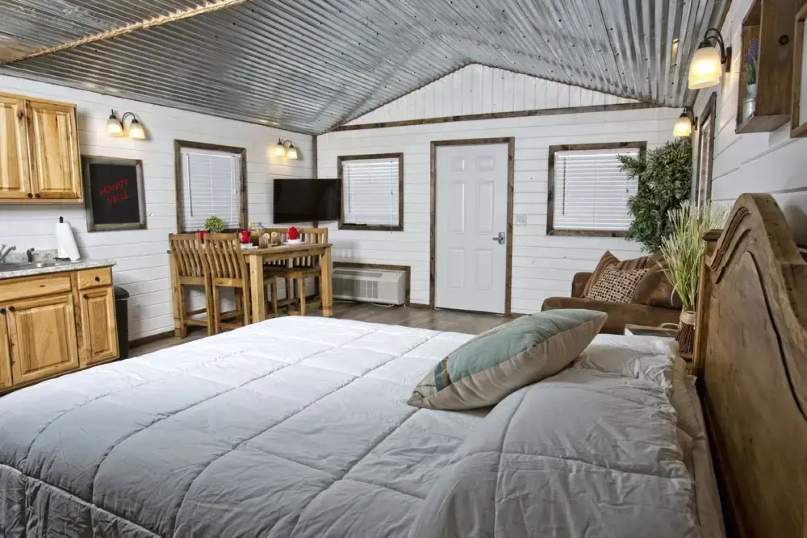 Stateline Cabins & RV