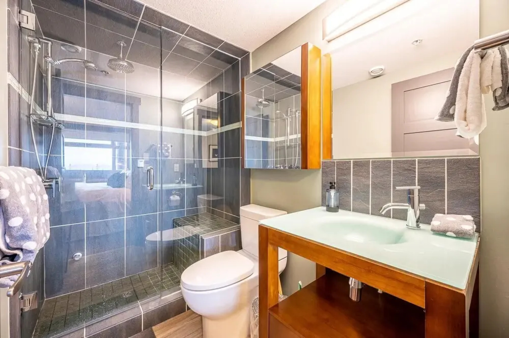 Talon's Reach - Luxury 3 Bdrm W/hot Tub & Mtn View