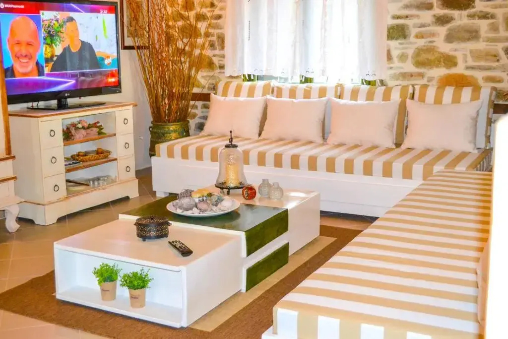 Nikos Stone House 80m from the beach with wifi