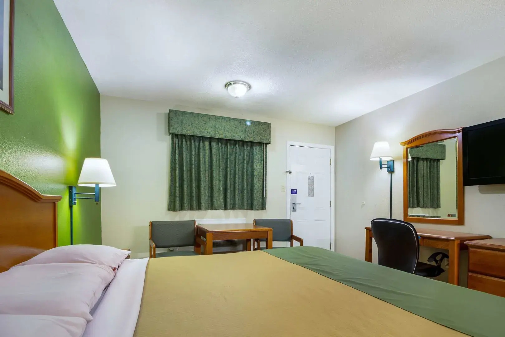 Scottish Inn & Suites