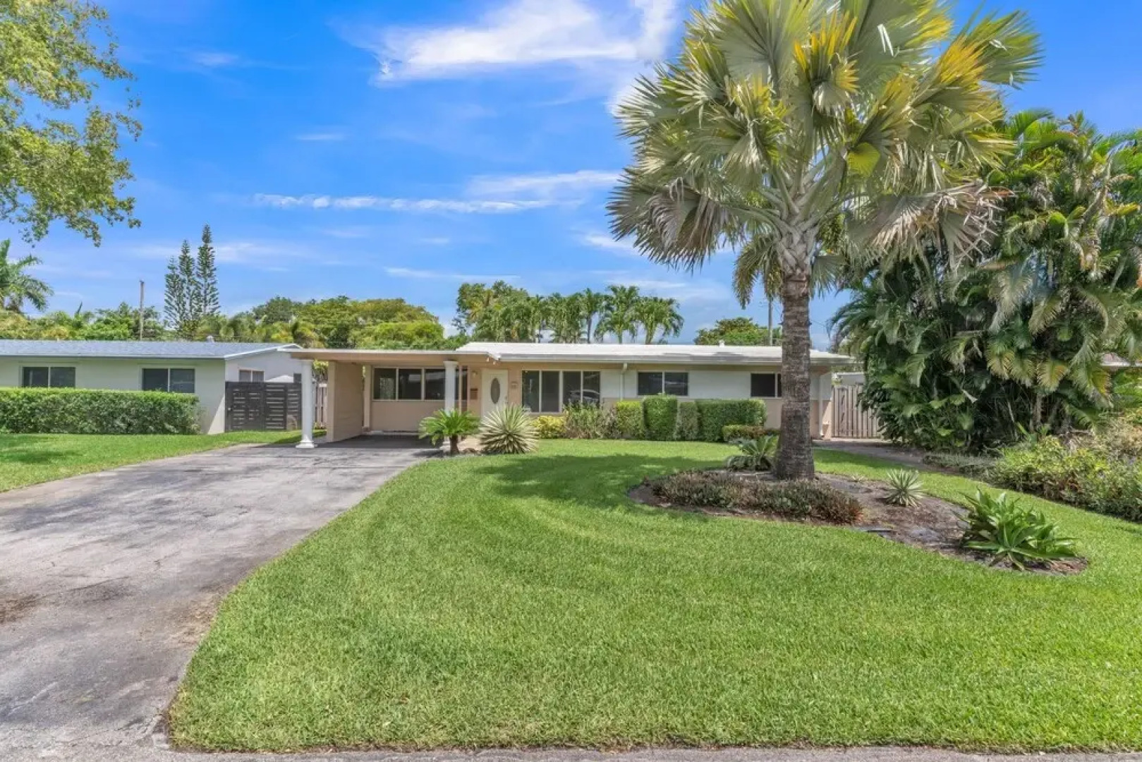 Shangri-la 3 Bedroom Home by RedAwning