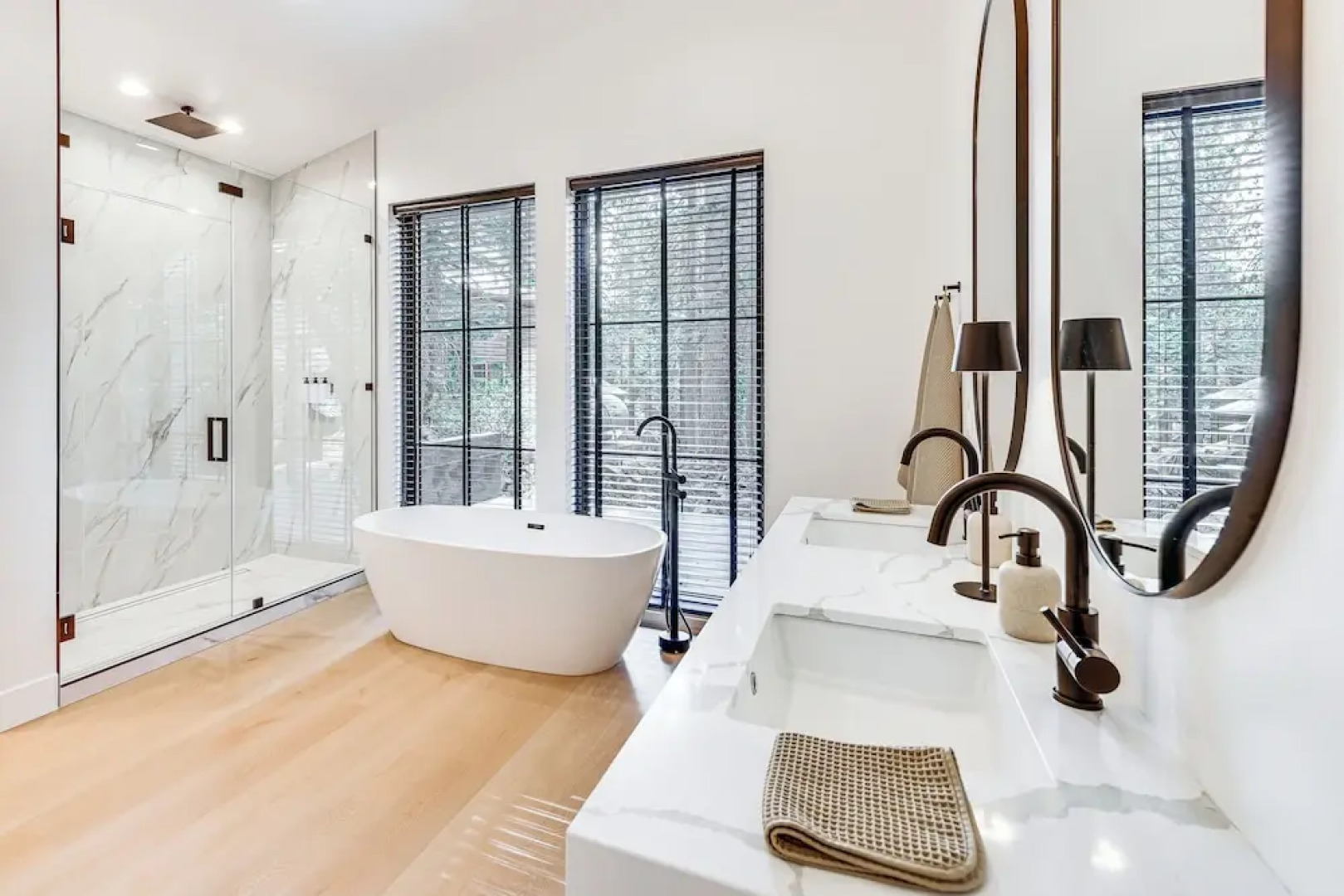 4 Mi to Soda Springs Resort: Hot Tub Hideaway!