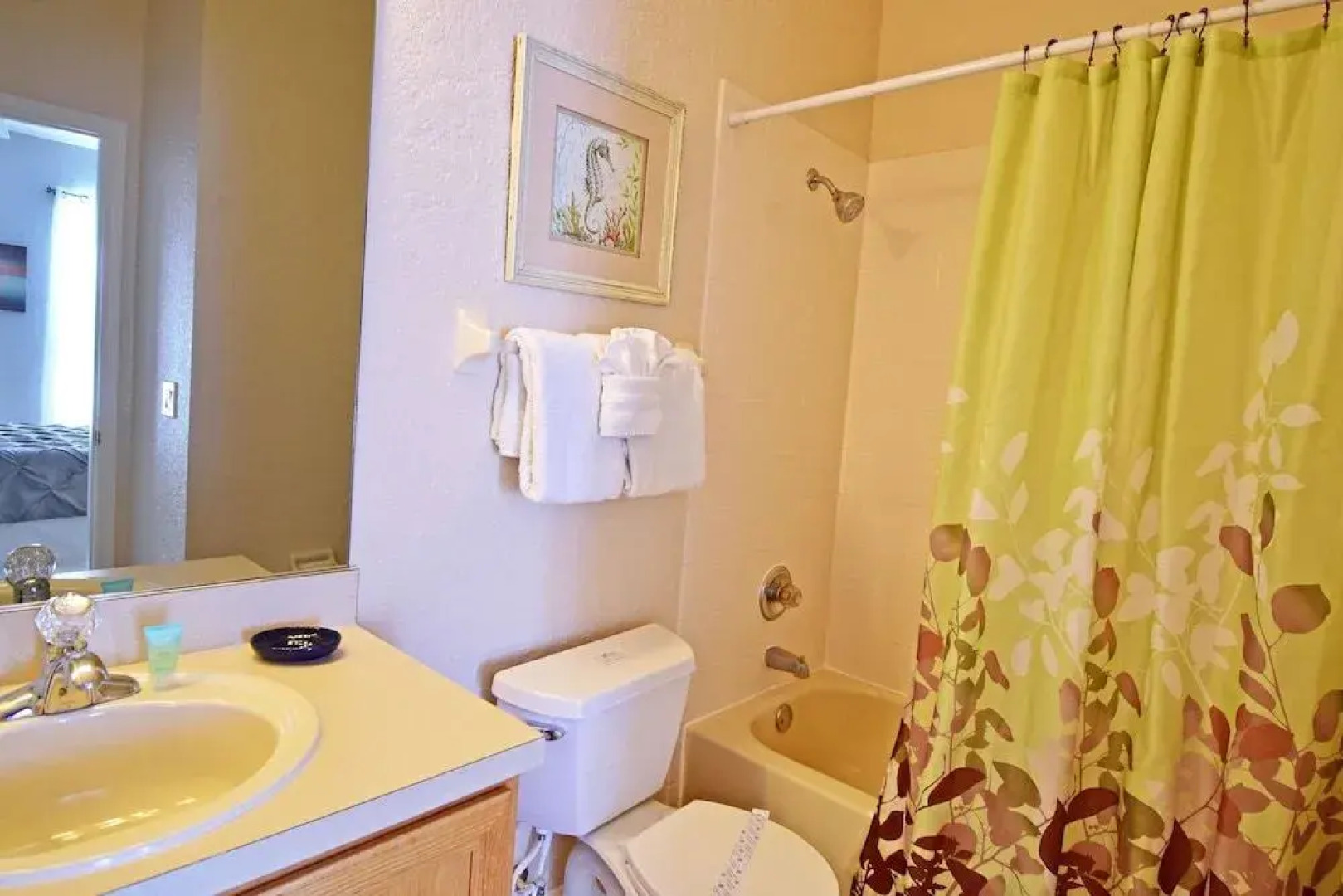 R448MIRA Miramar Delight 4 Br villa by RedAwning