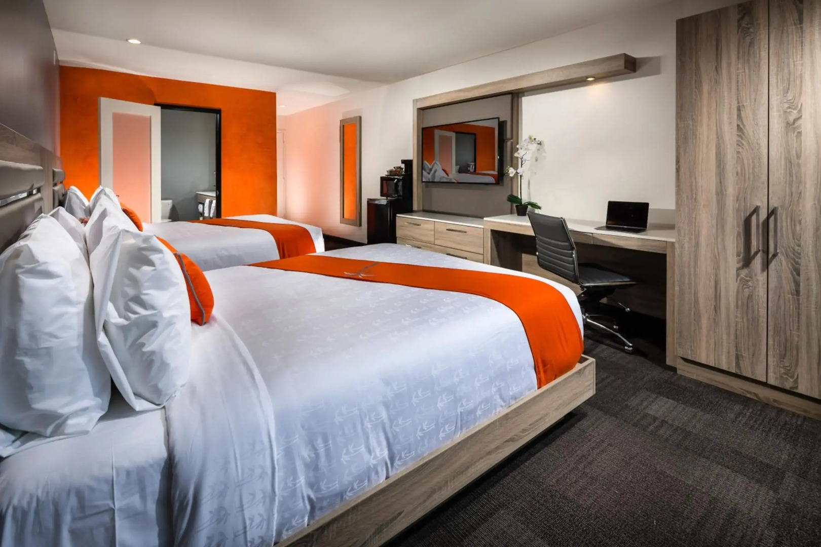 Canoga Hotel at Warner Center