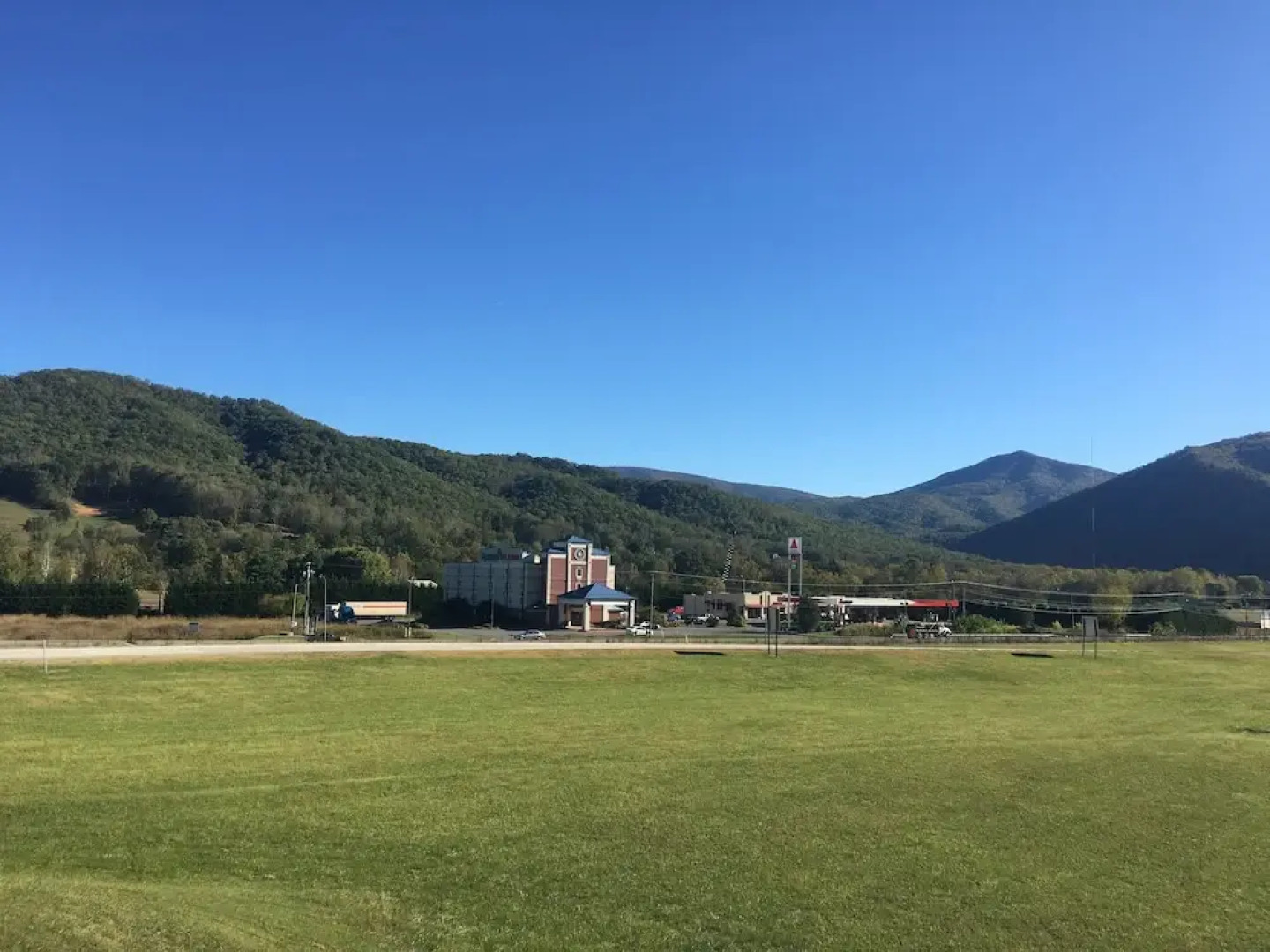 Mountain Inn & Suites - Erwin / I-26 at Exit 40