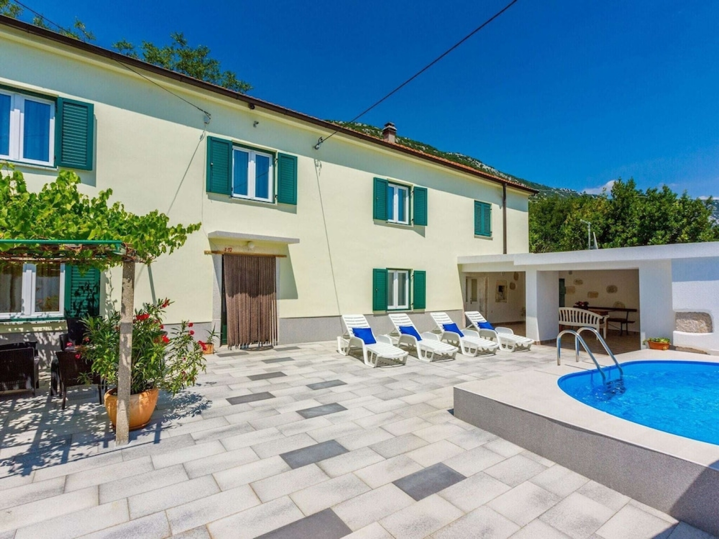 Nice Holiday Home in Drivenik With Terrace