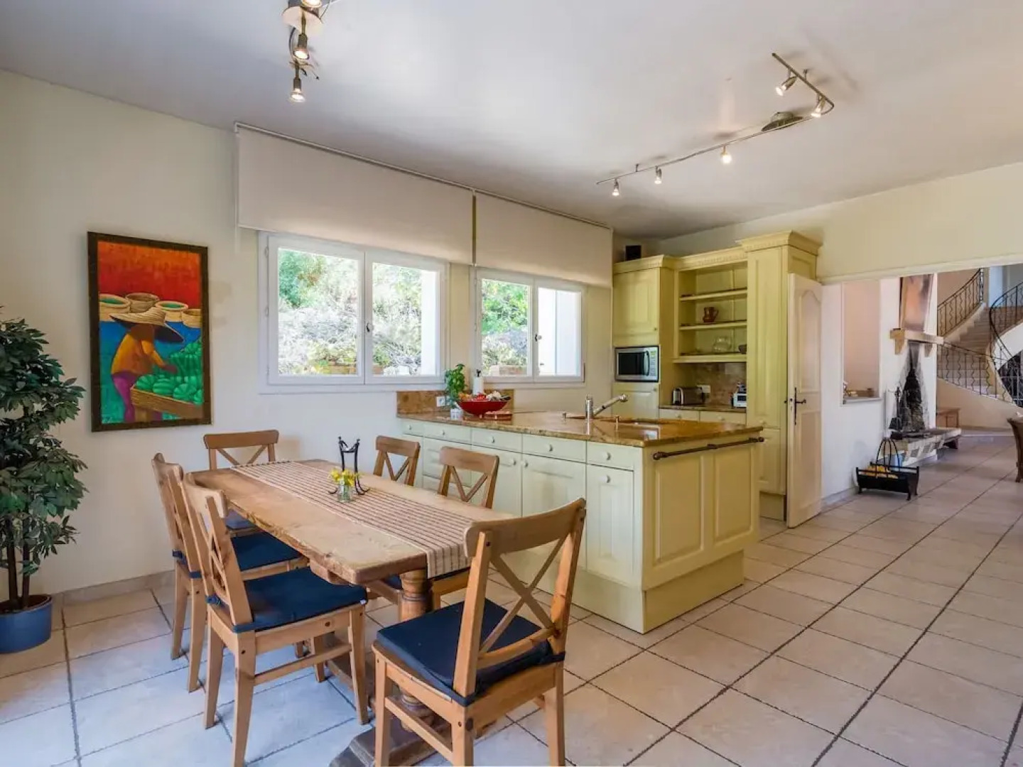 Spacious Villa in La Gaude With Swimming Pool