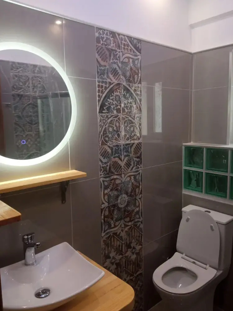 Agios Georgios - 2 Beds - Sleeps 5 - Free Parking