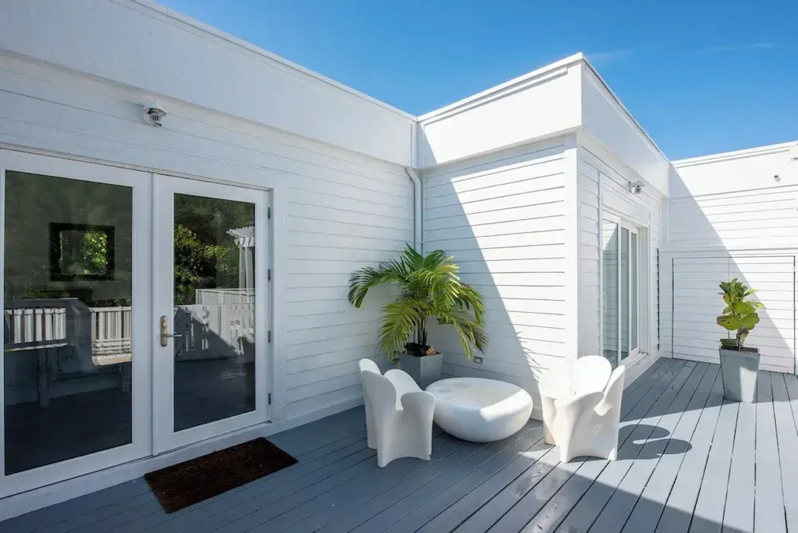 Secluded Luxury: New Beachfront Home With Pool