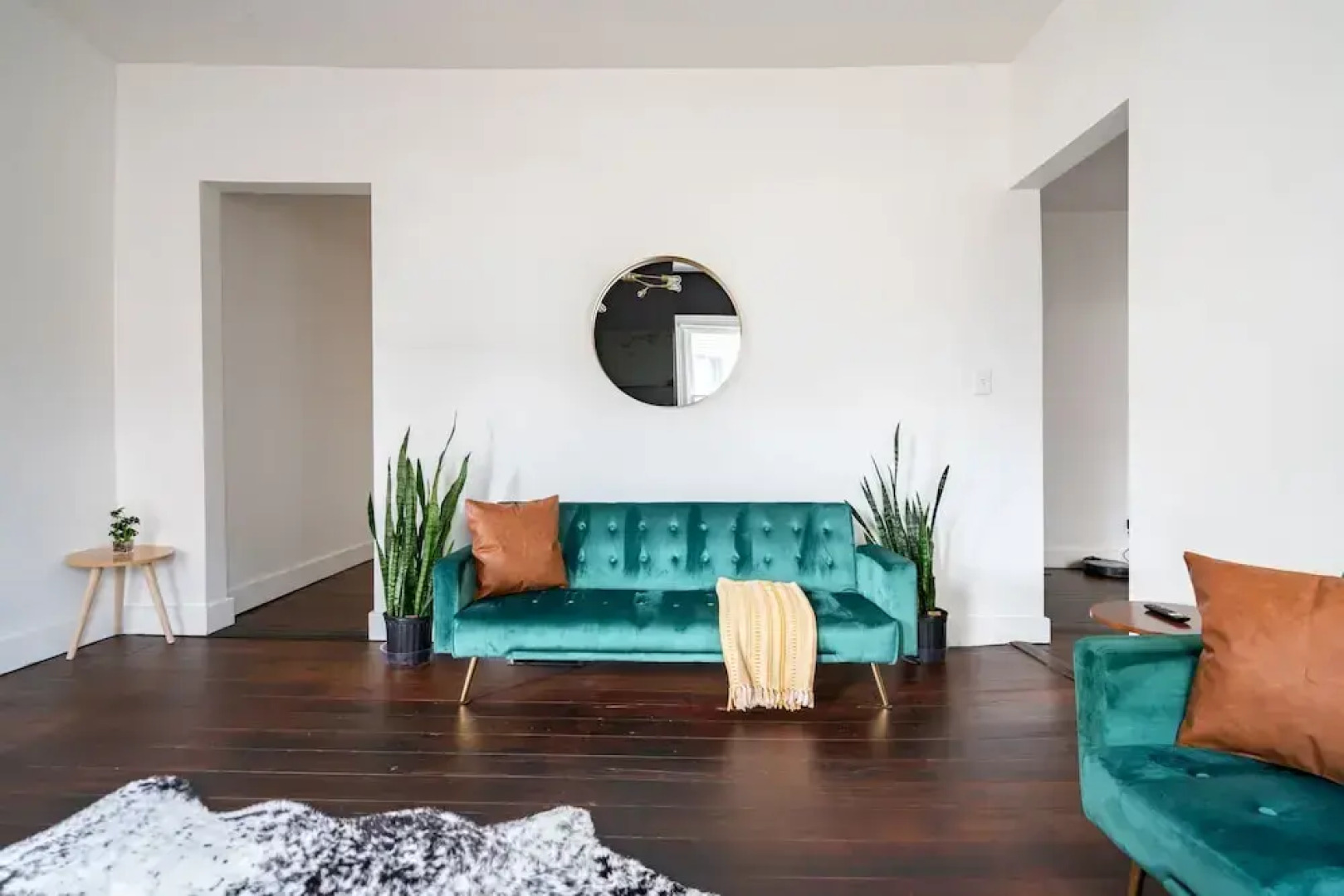 Prime Location Top Rated Clean Parking Free