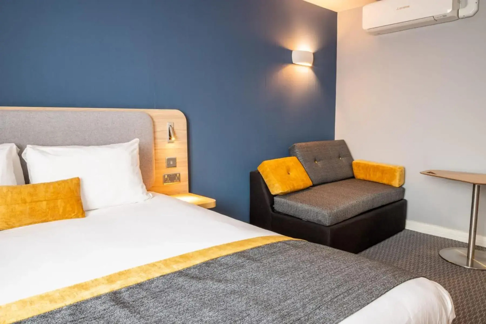 Knowsley Inn & Lounge