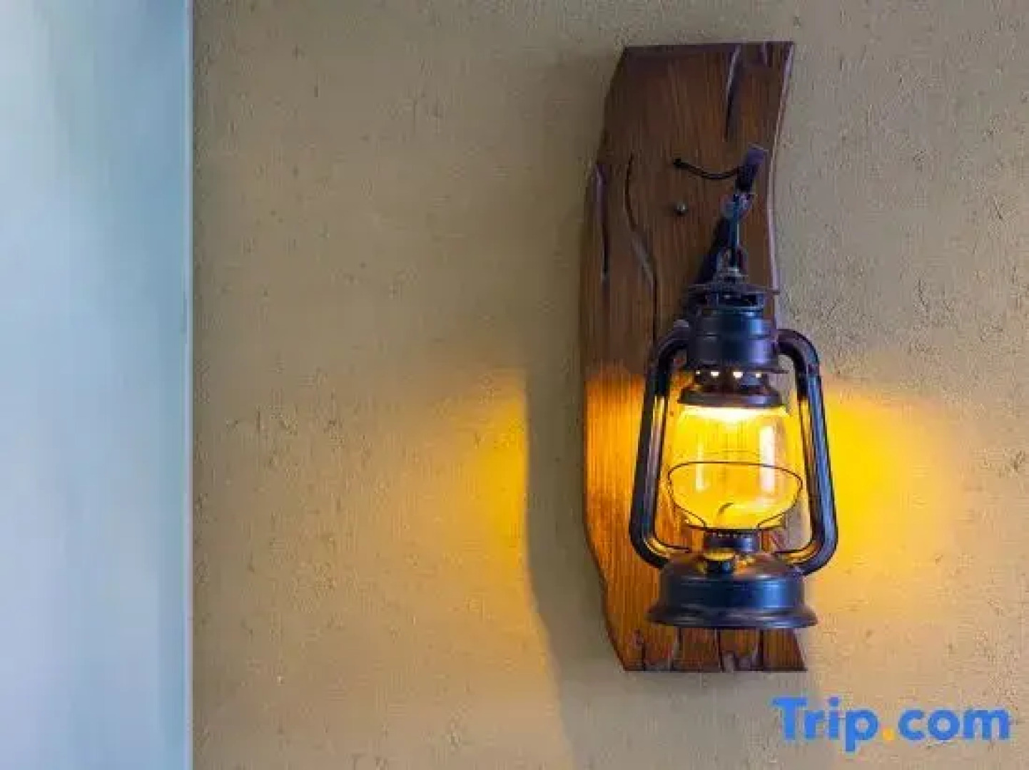 Wayalu Theme Hotel (Forest Lake Branch on March 3rd Avenue, Wuzhishan)