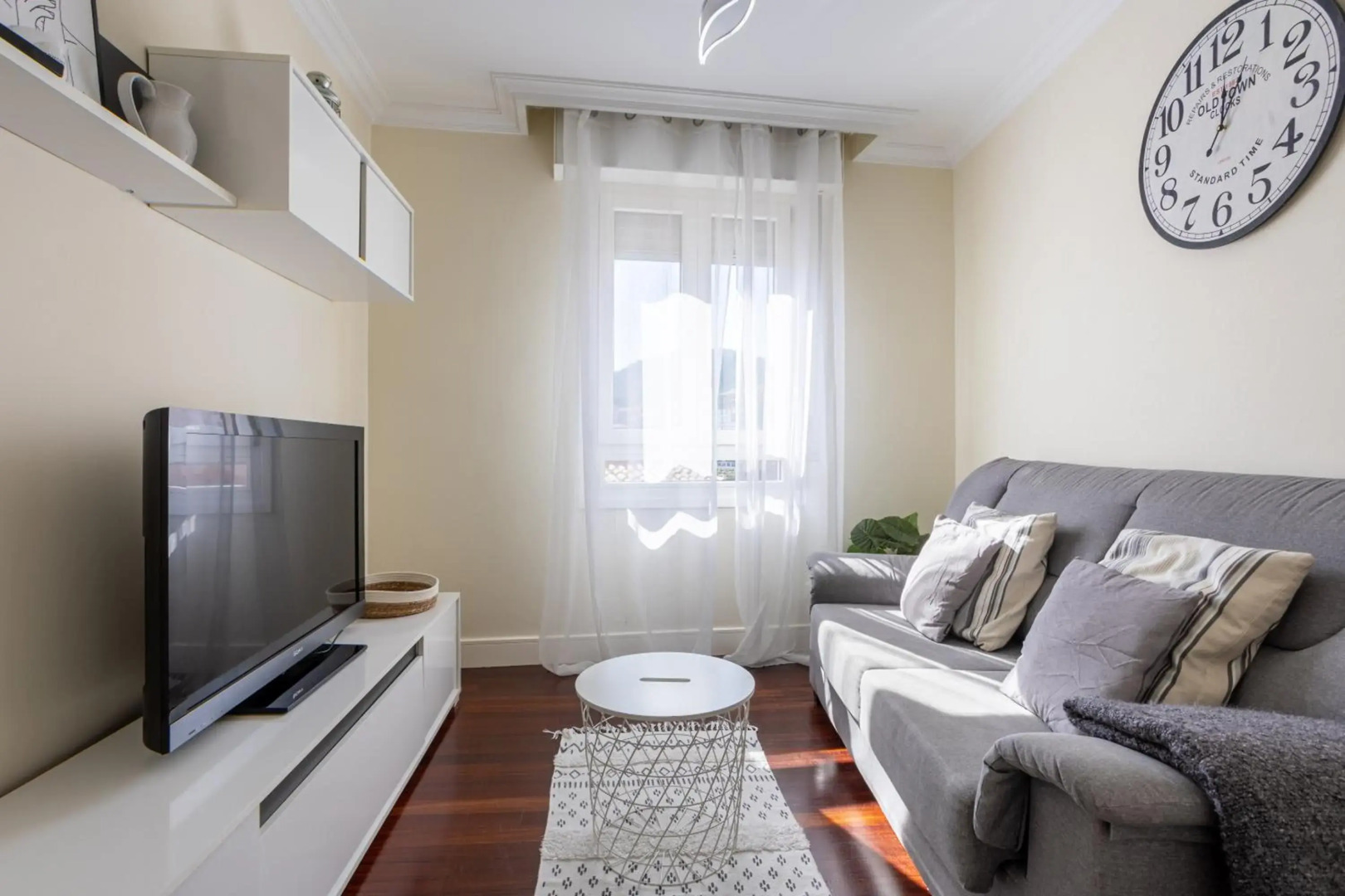 LAMERAGANE, en el centro histórico junto al parque