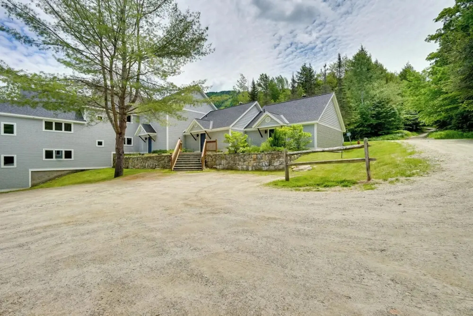 Ski-in/ski-out Magic Mountain Condo w/ Deck!