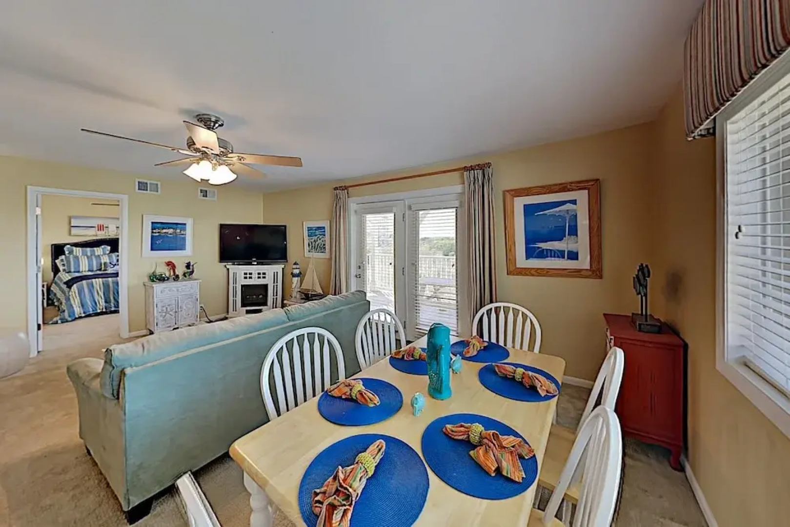 Jinks Creek Corner Unit W/ Pool, 2 Blocks To Beach 3 Bedroom Condo