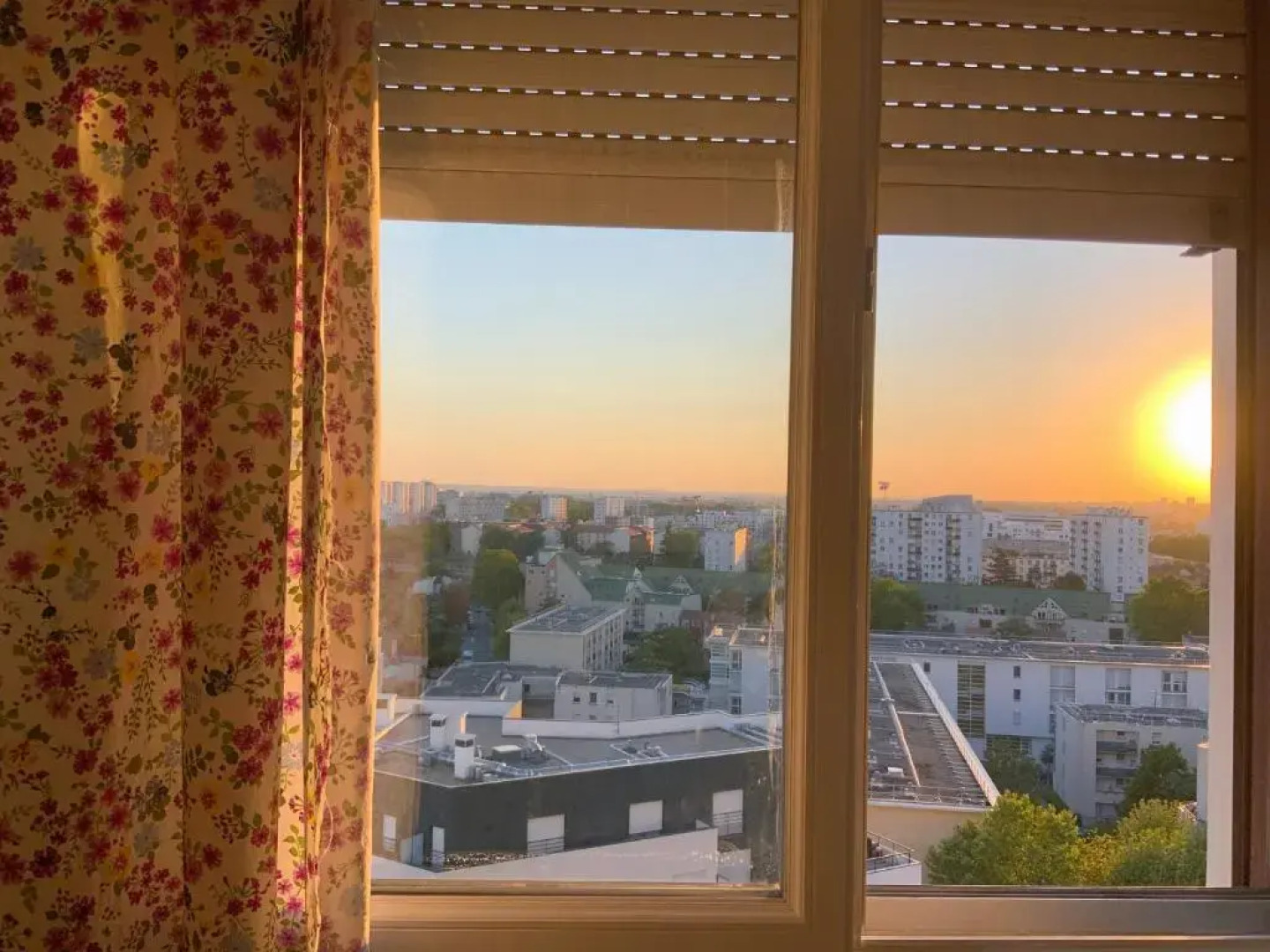Une chambre chez moi,A guest room in my home,20mins to Paris
