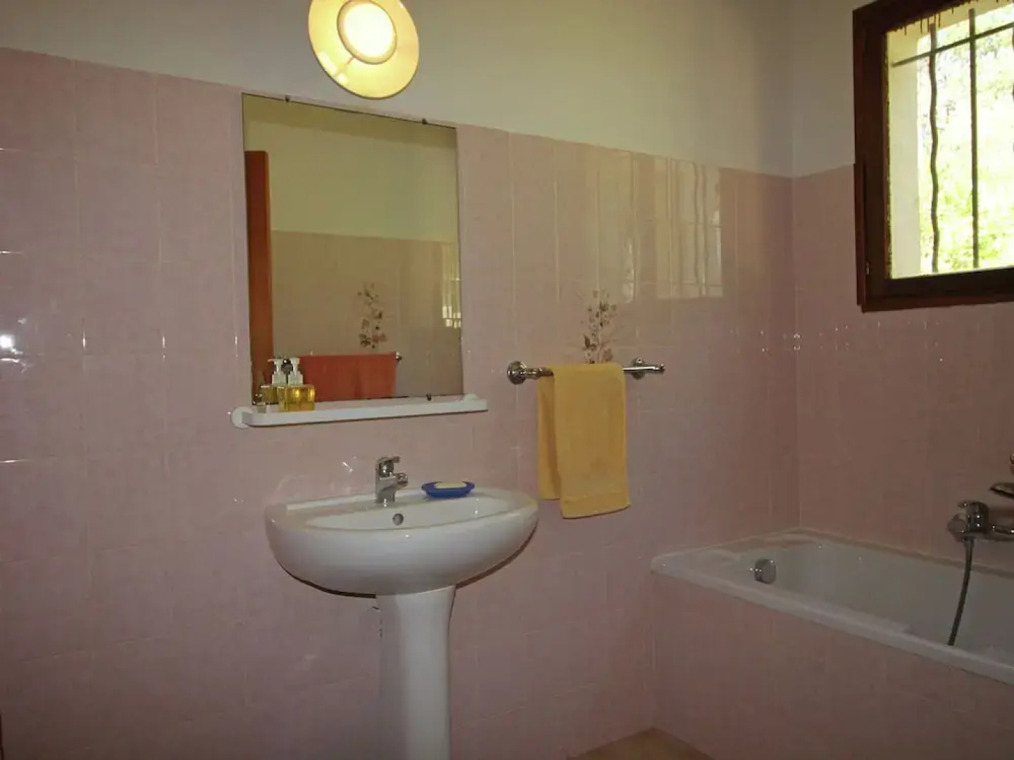 Alluring Holiday Home in Flayosc With Pool