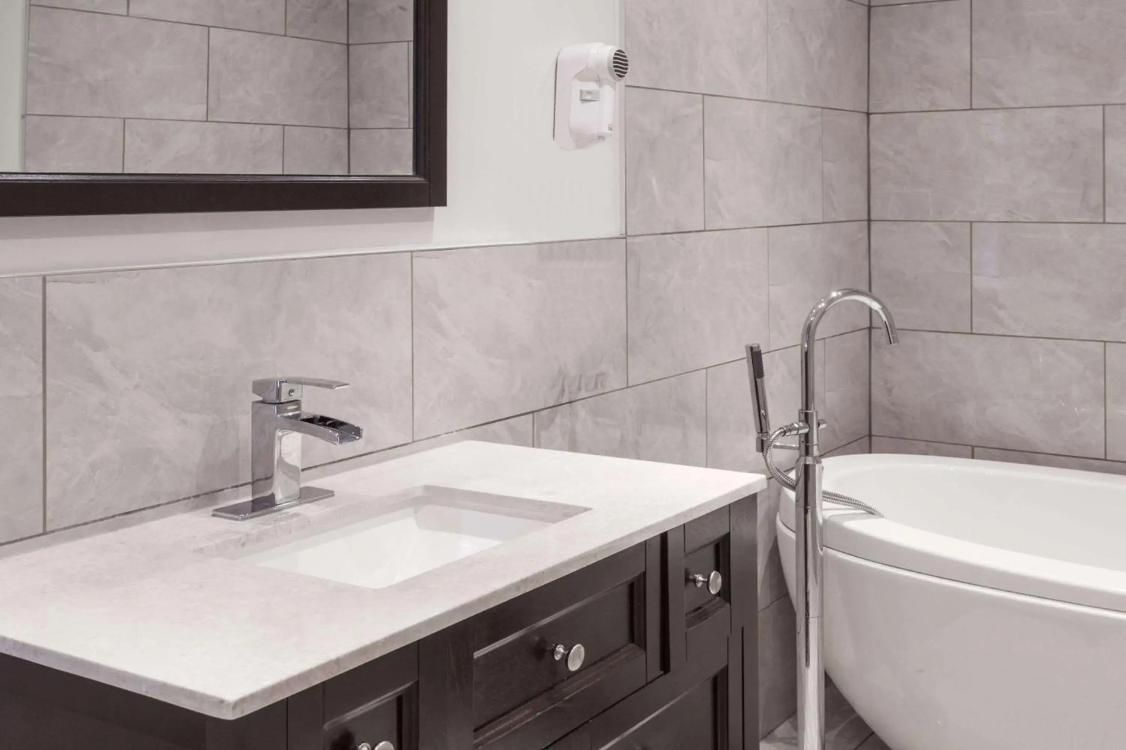 Knights Inn - Kingston ON