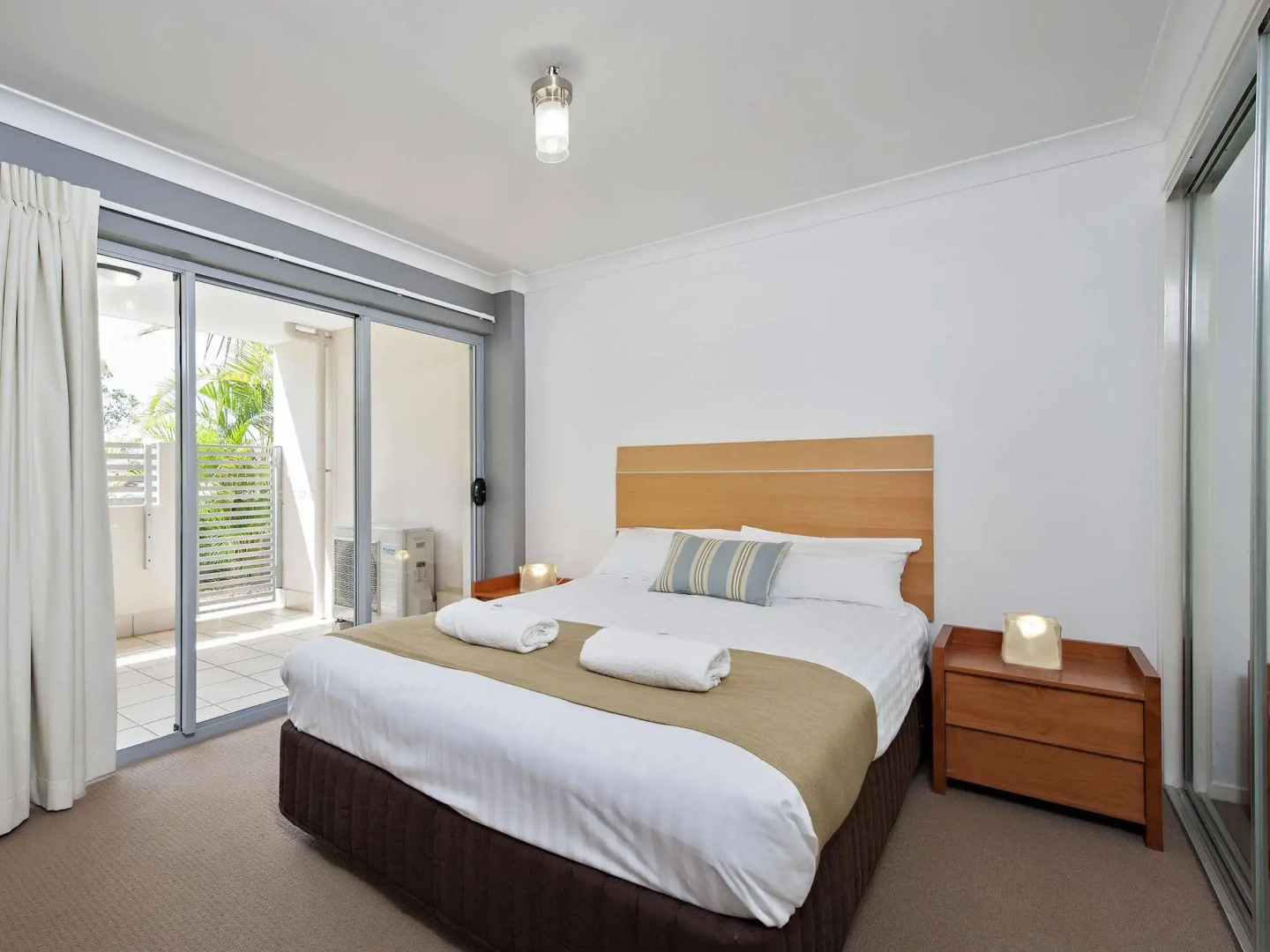 Shoal Bay Beachclub Apartments