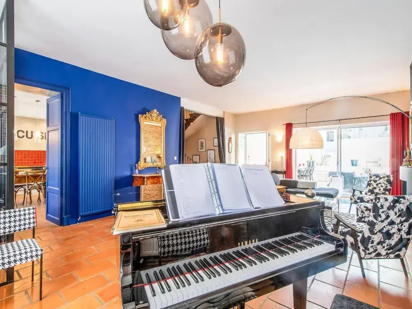 Mansion With Swimming Pool