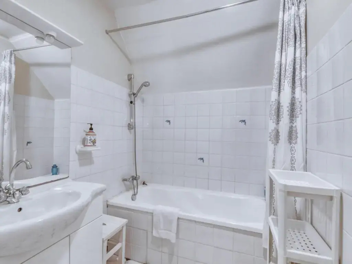 Characteristic holiday villa in Berigny with enclosed garden