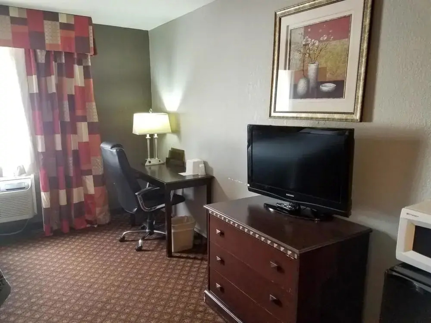 Oyo Townhouse Dodge City Ks