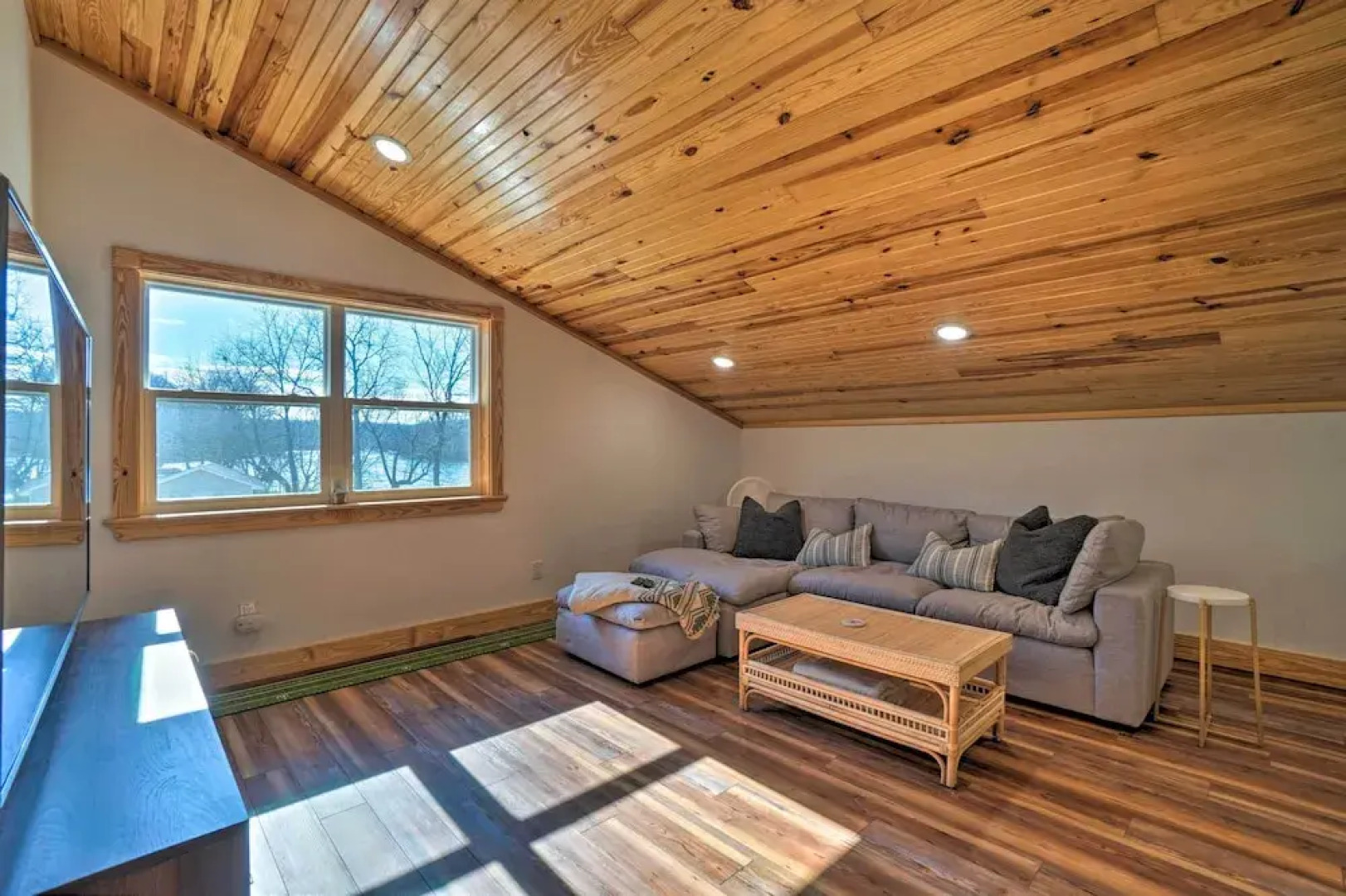 Idyllic Cotter Escape: Steps to White River!