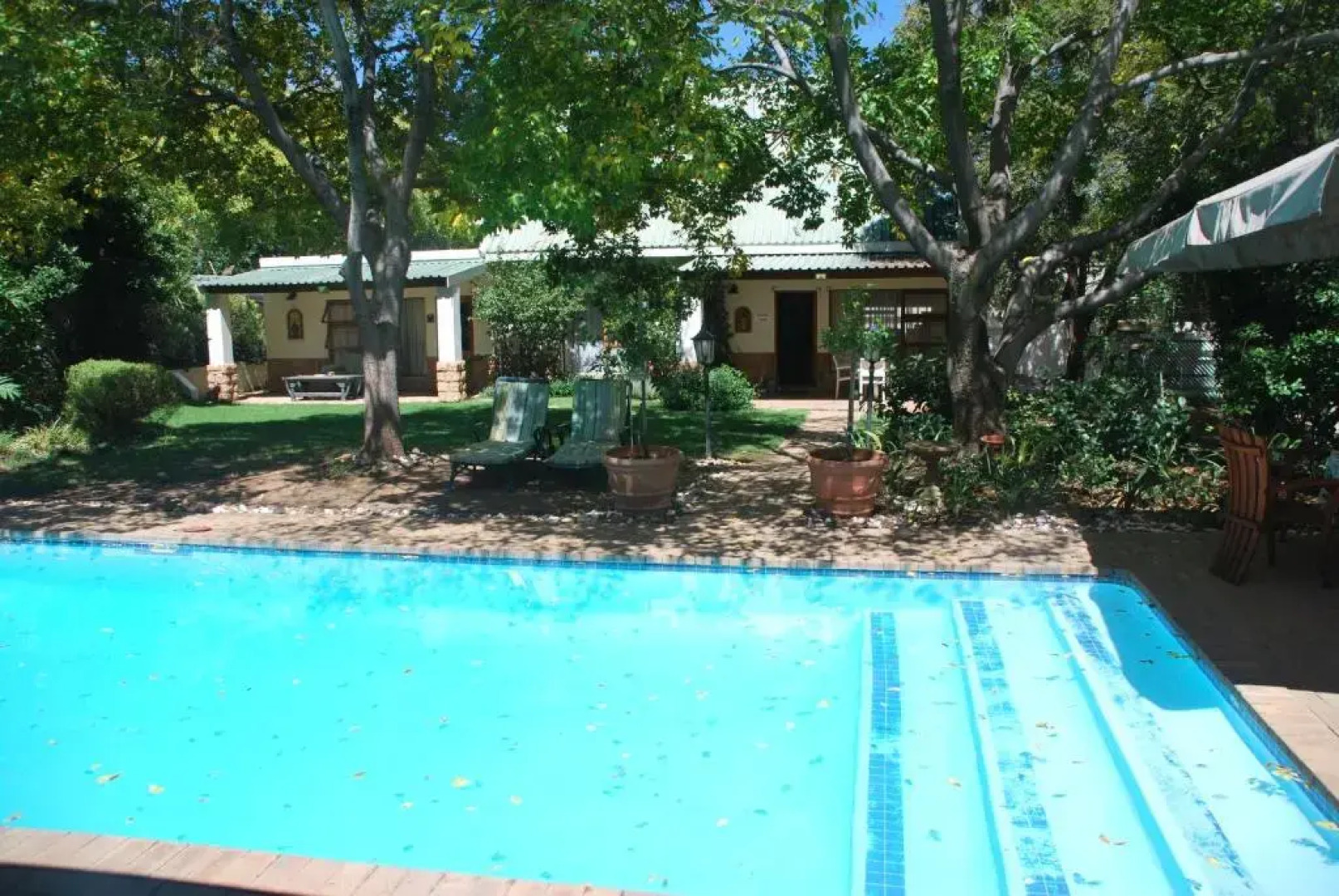 Sunninghill Guest Lodge