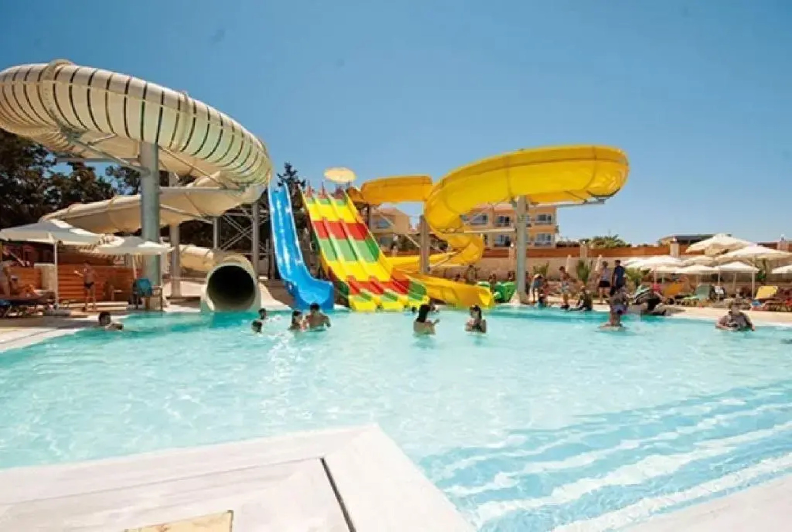 House with private pool, isolated, unique view.