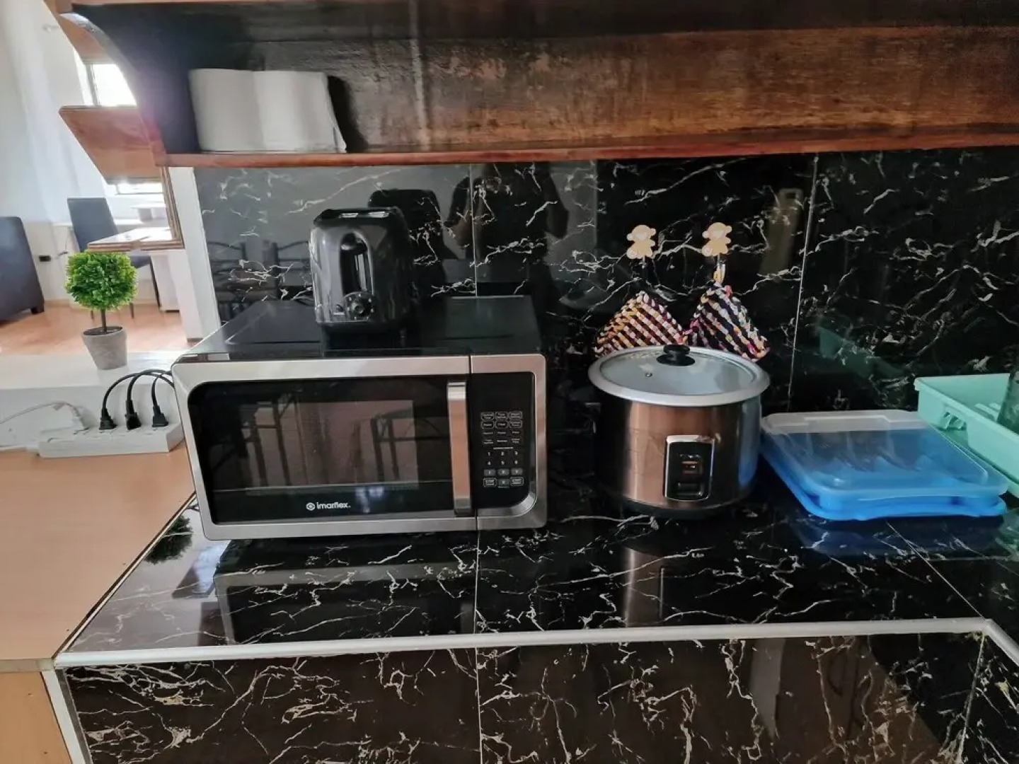 3 Bedrooms 2 Storey House!