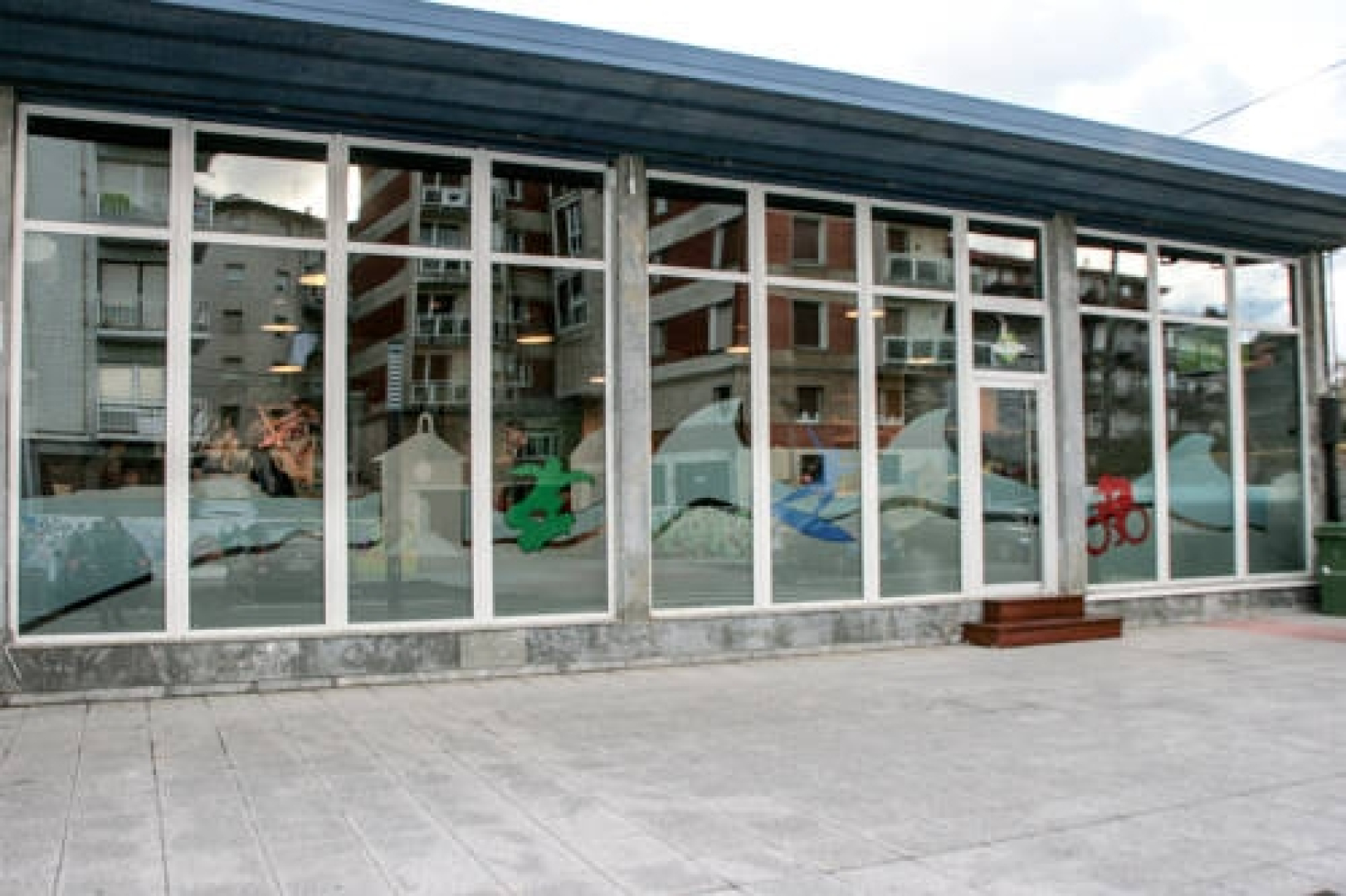 Mundaka Hostel & Sport Cafe