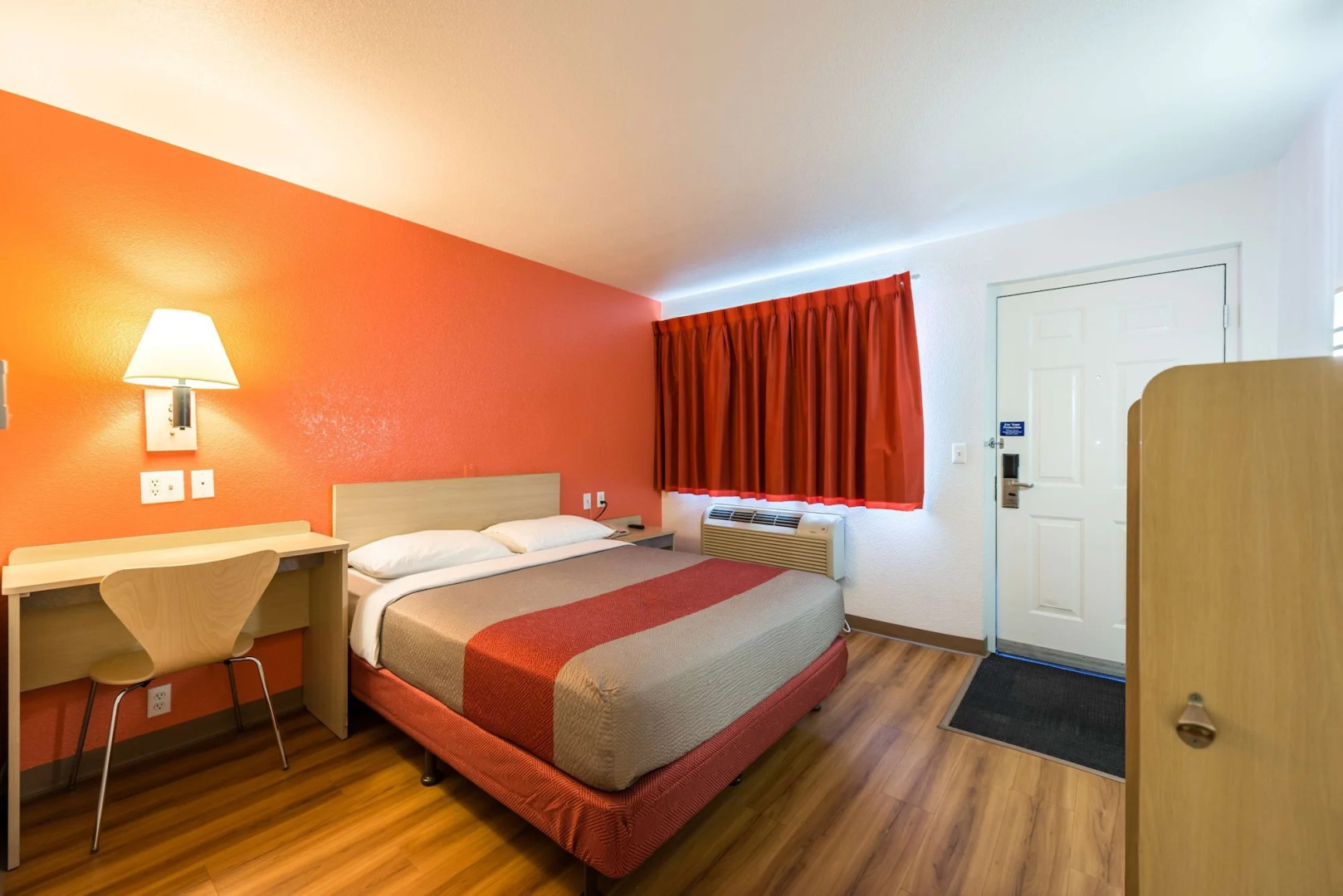 Motel 6 Reno - Virginia Plumb