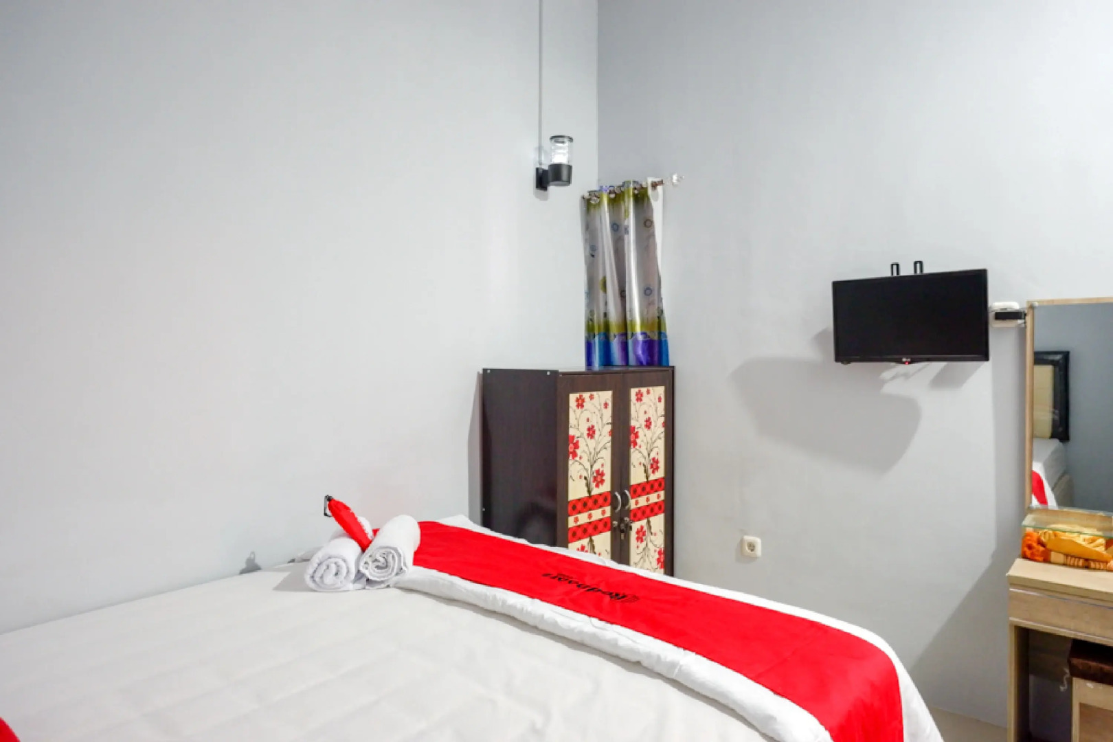 RedDoorz @ Hotel Grand Aulia Majene