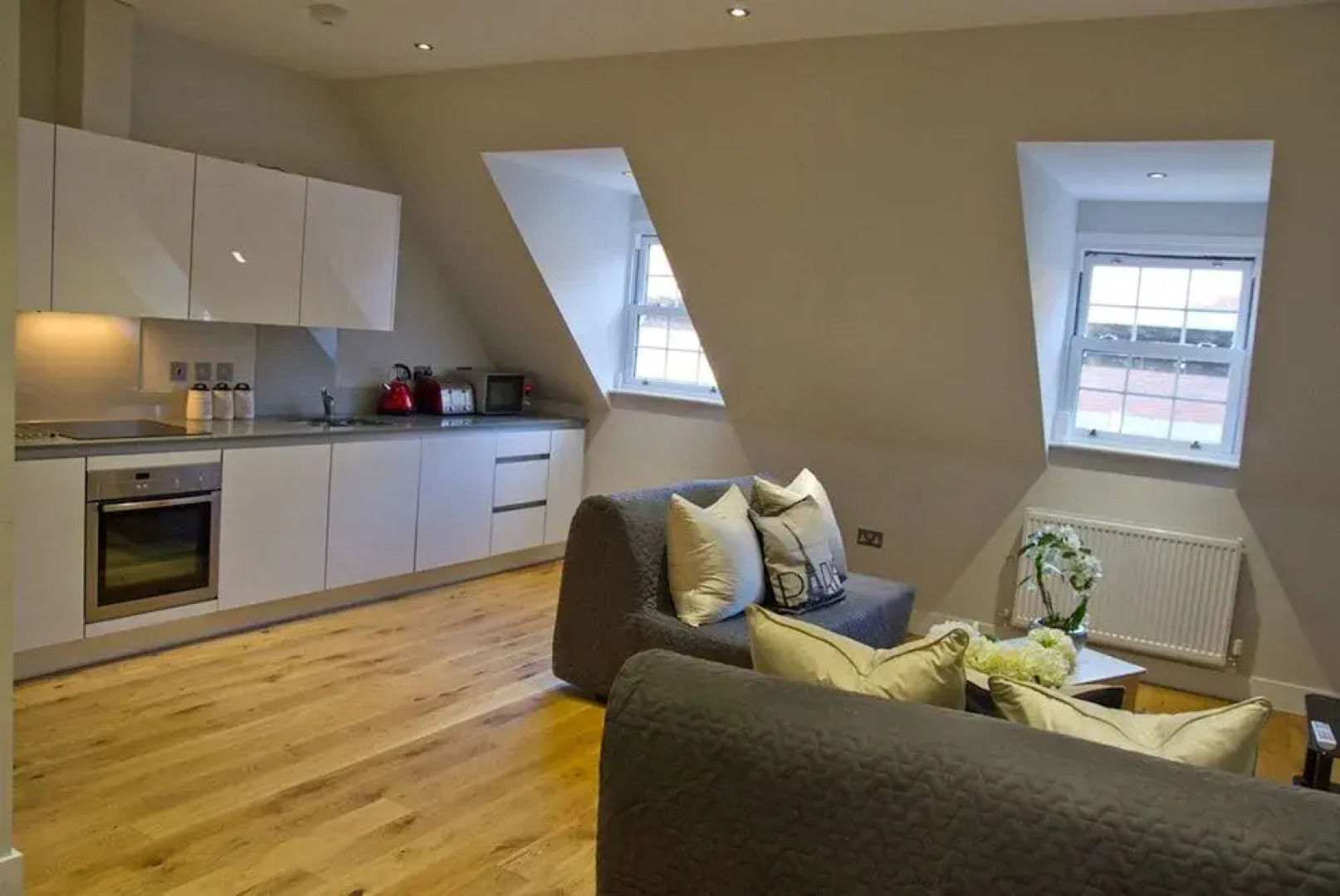 Icon Brentwood City Apartment